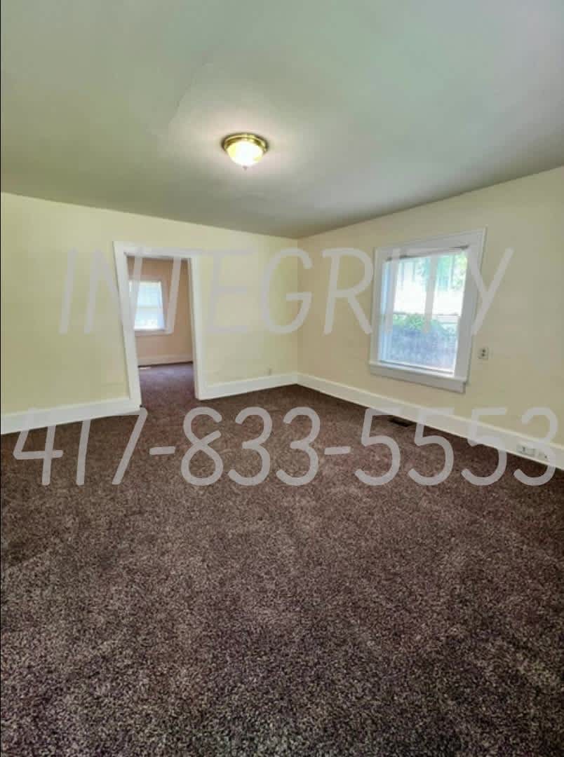 2326 N Franklin Ave – photo 3