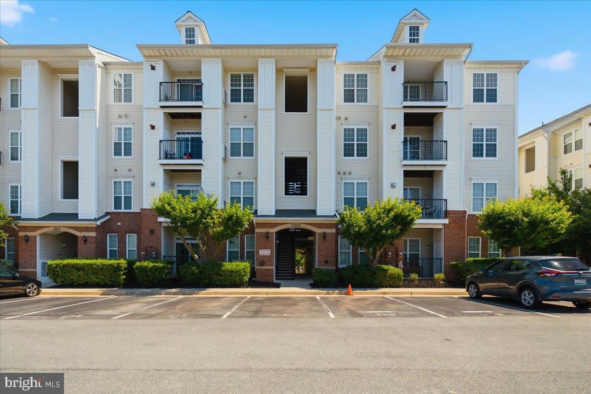 21228 MCFADDEN Square – photo 1