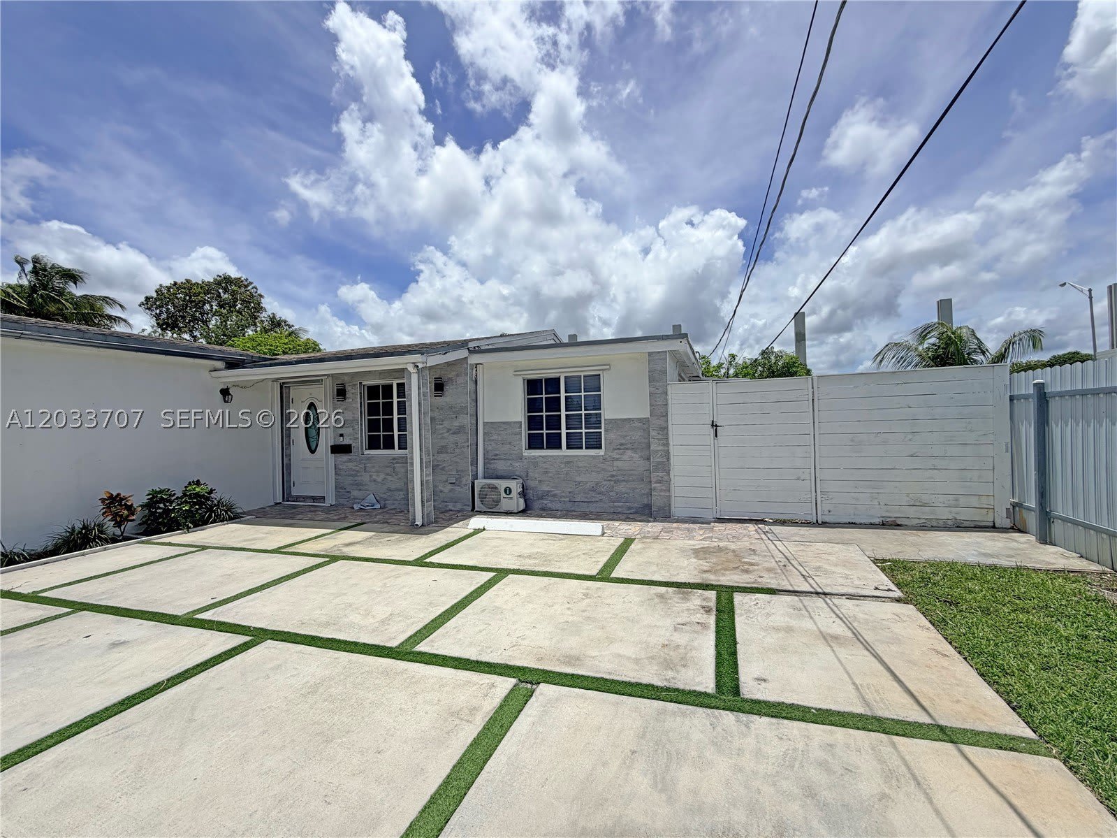 2500 Sunshine Blvd – photo 1