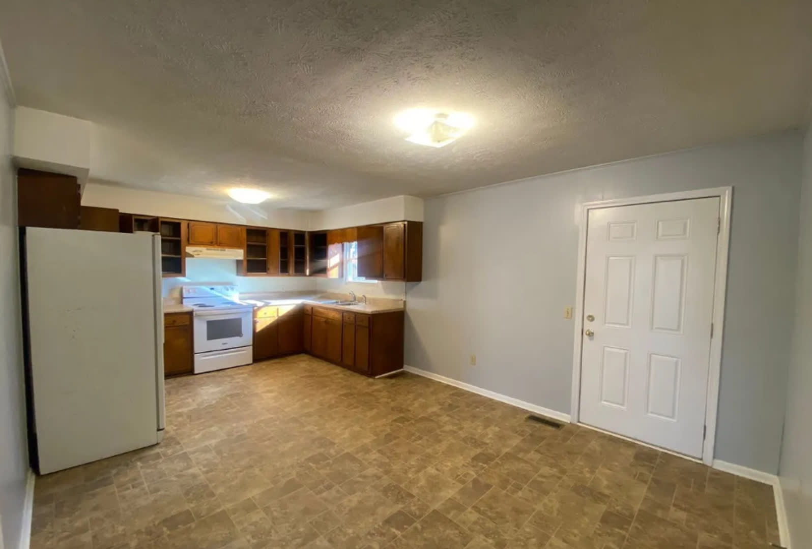 3 Bedroom 2 Bathroom Home located in Greeneville, TN – photo 4