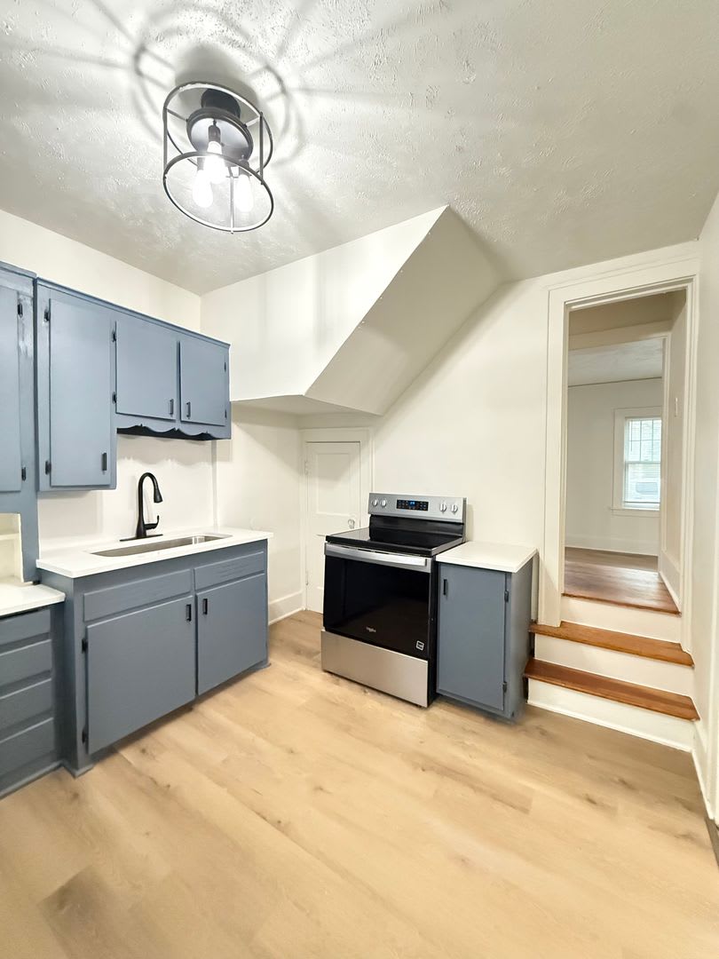 Available Now! Midtown 4 Bedroom Townhome – photo 4