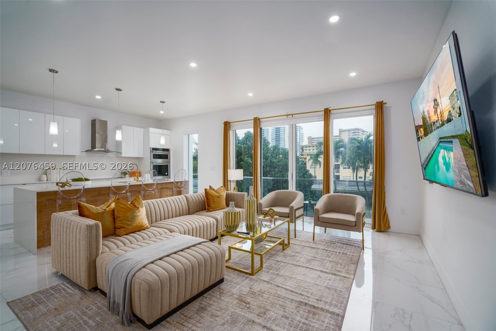 1004 N Riverside Dr – photo 2
