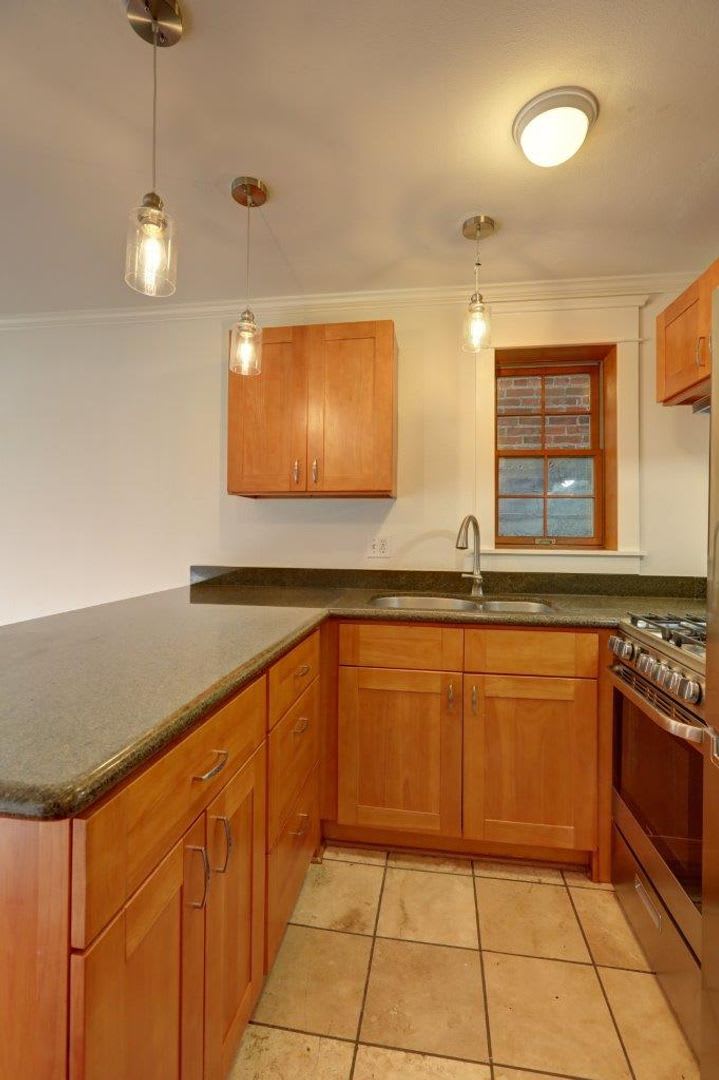 Gorgeous Urban Condo, Historic Features, Fantastic Location!!! – photo 4
