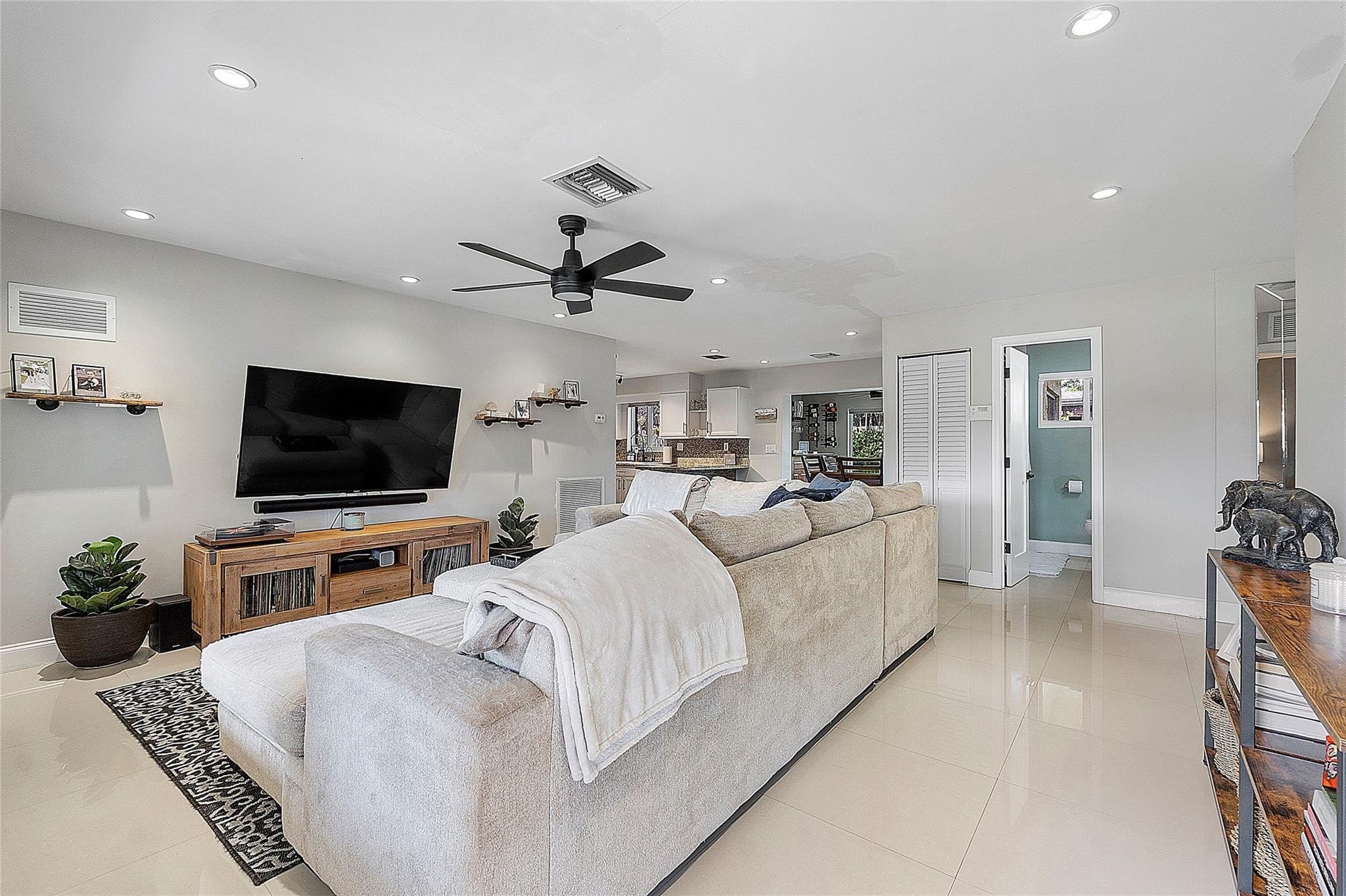 1541 NE 34th Street – photo 3