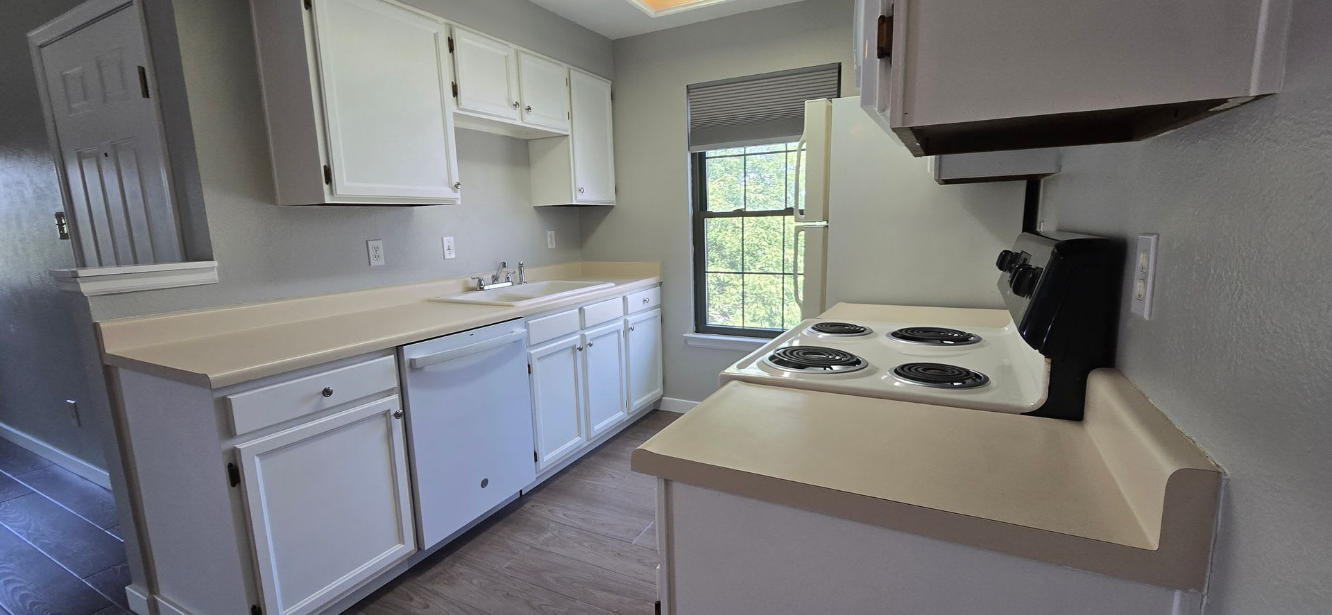 Top-Floor 2BR/2BA Condo with Vaulted Ceilings, Office Room, Patio & Community Amenities in Thornton! – photo 2