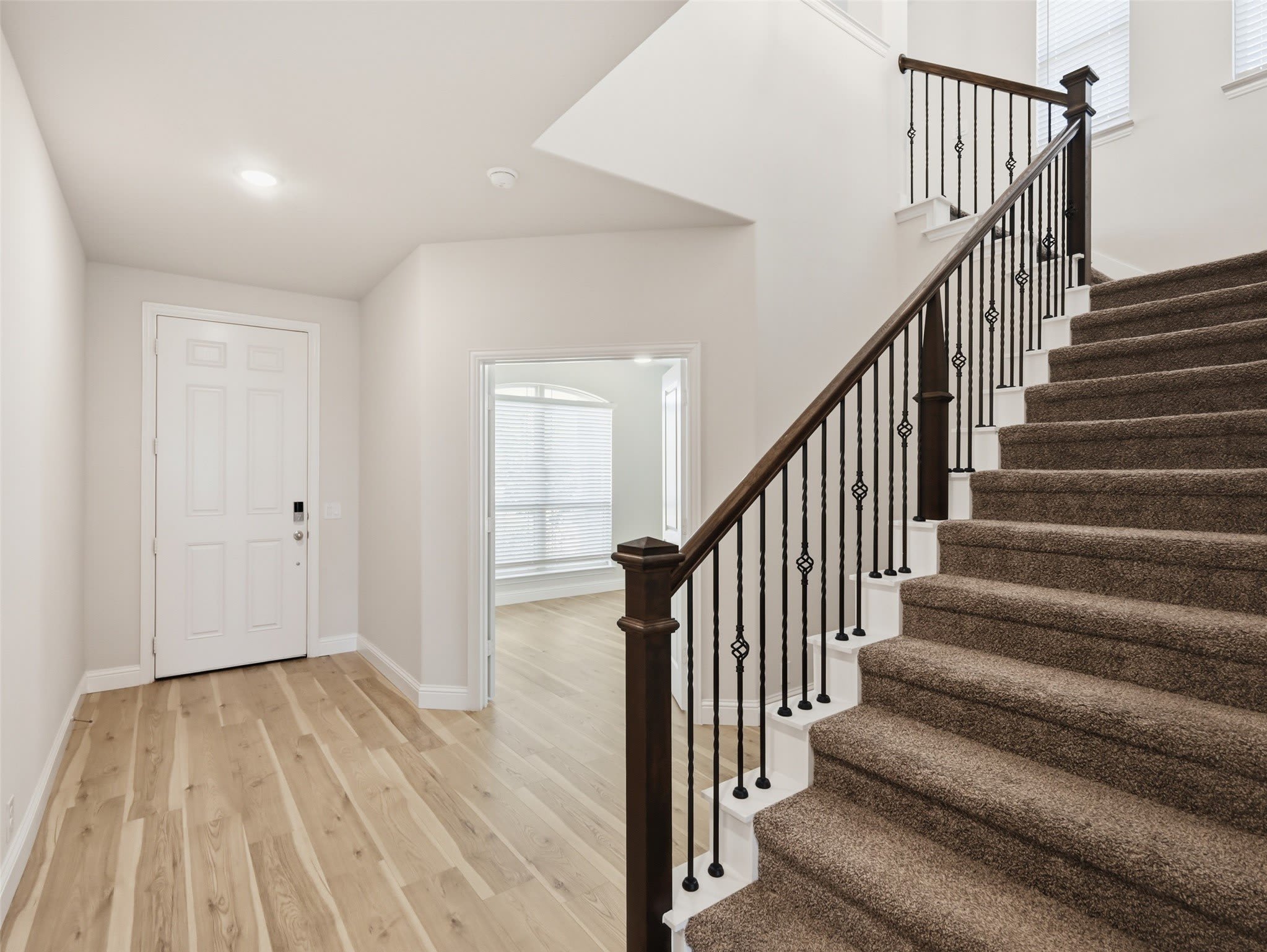 201 Sweetwater Drive – photo 2