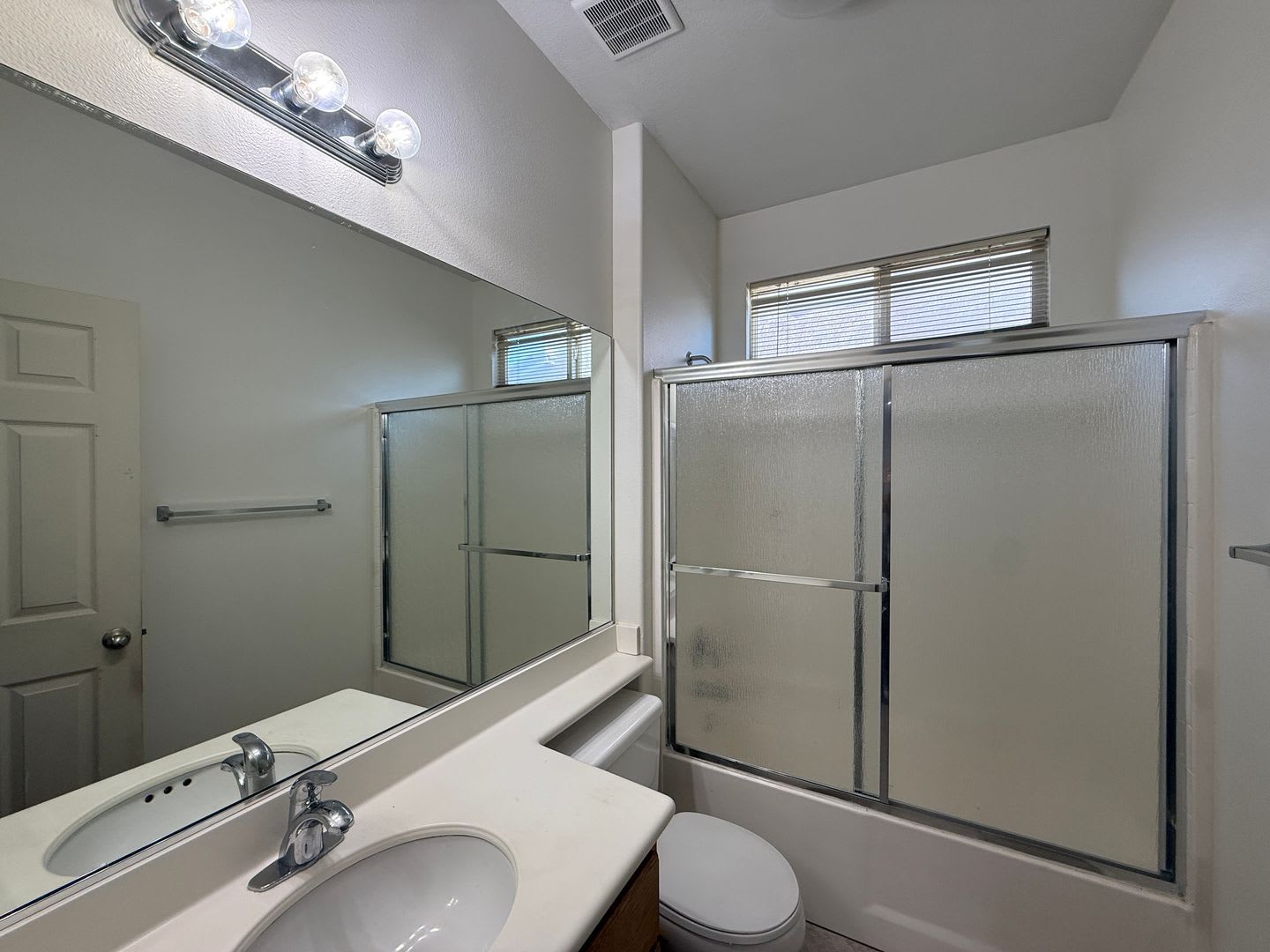 West Palmdale 4 bedroom – photo 4