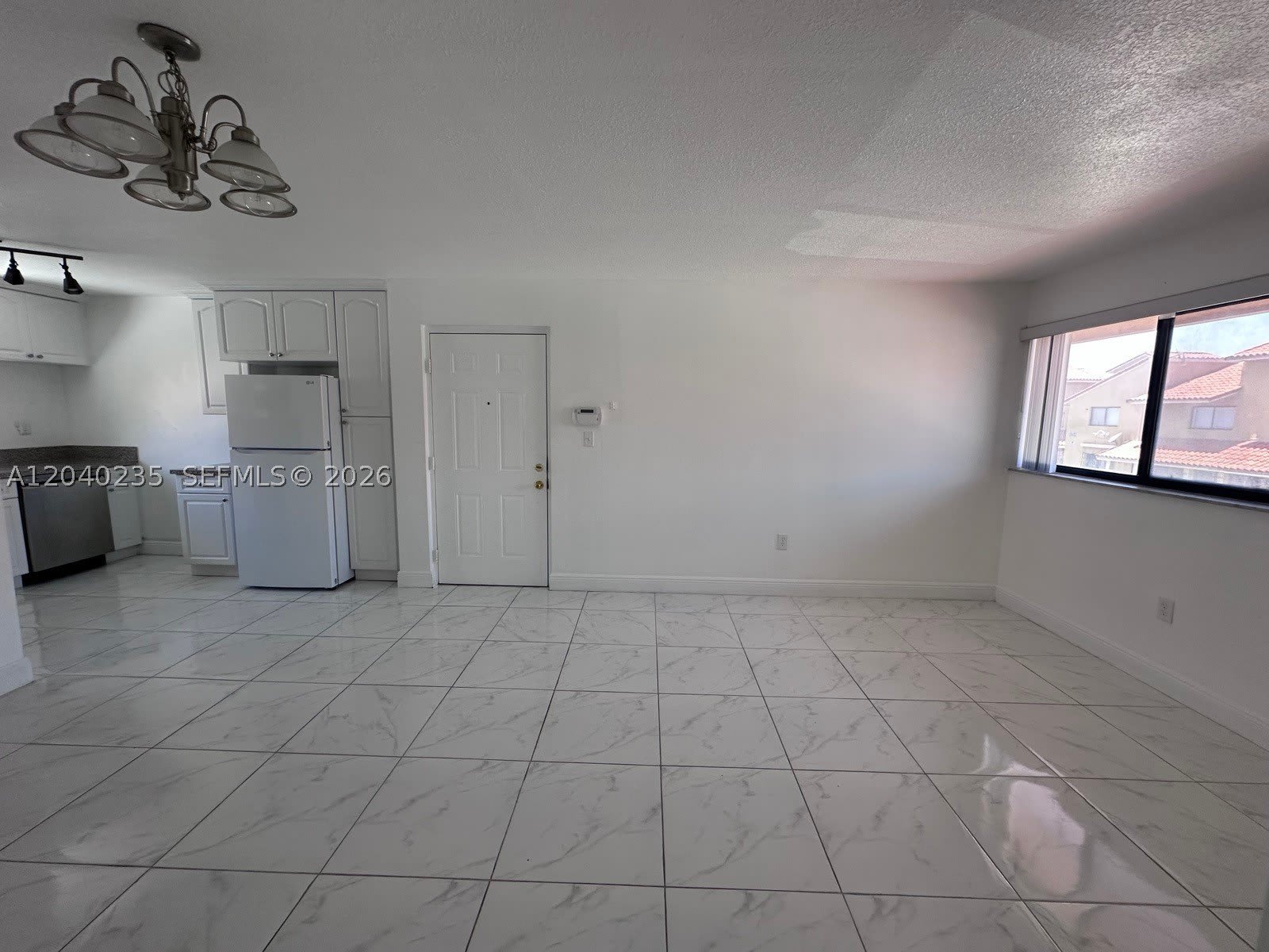 2740 W 61St St – photo 4
