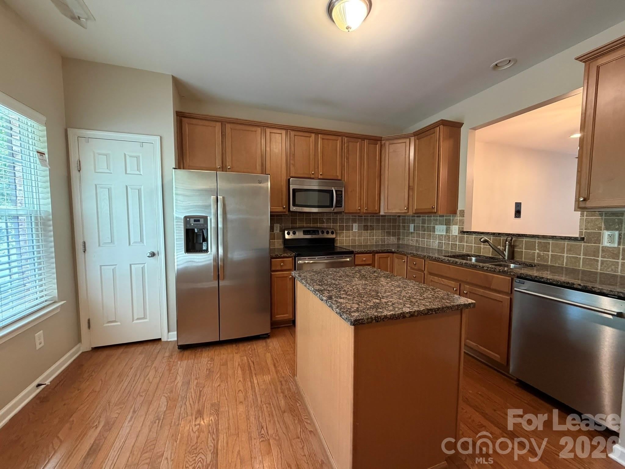 233 N Irwin Avenue – photo 4