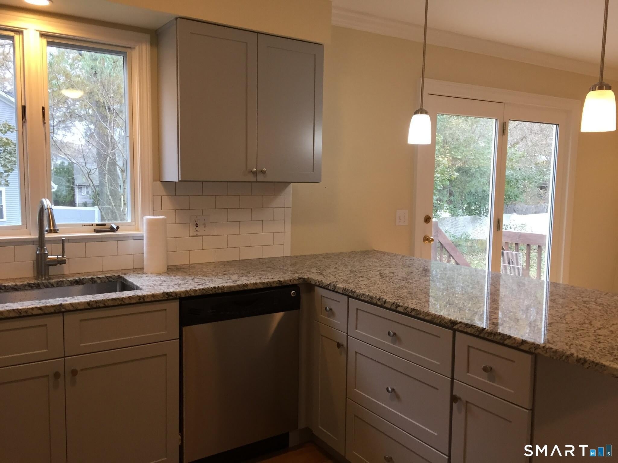 211 Hunyadi Avenue – photo 5