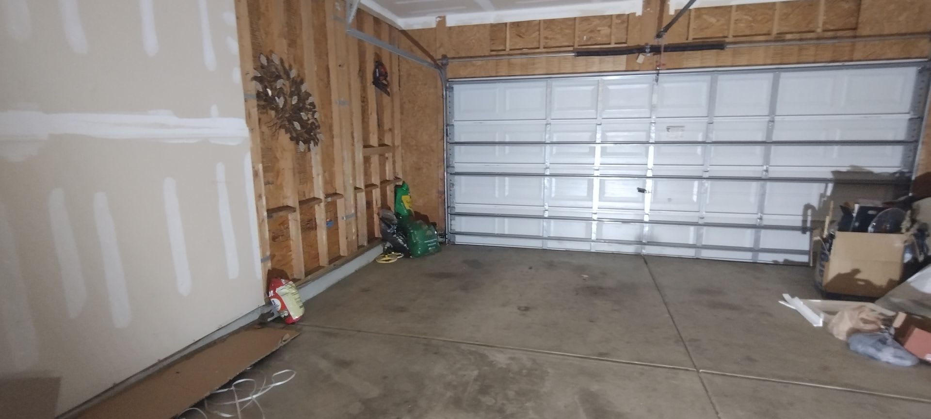 Room in 4 Bedroom Home at Genlee Dr – photo 3