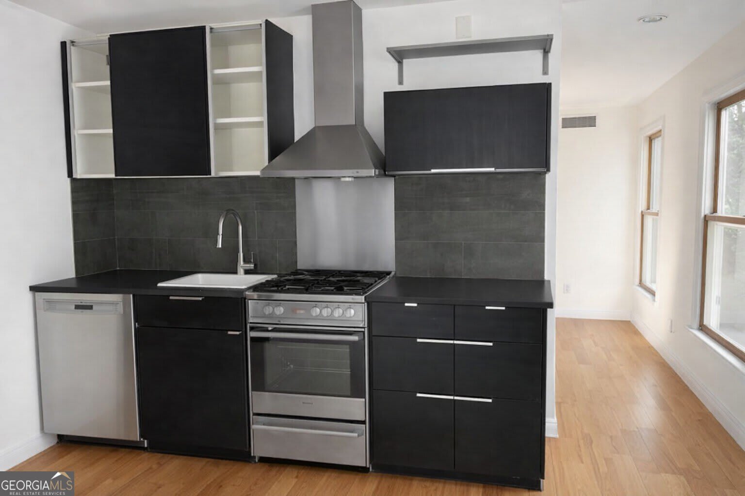566 Rankin Street Ne – photo 2