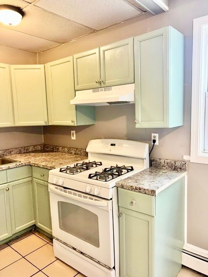 **Pawtucket/Woodlawn – Large Two Bed Section 8 Welcome -$1,400** – photo 5