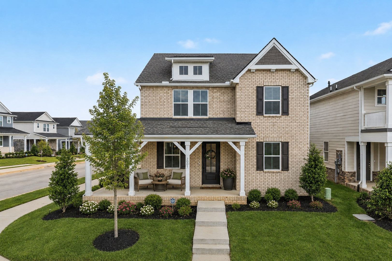Beautiful 4 Bedroom Home in Franklin’s Poplar Farms Community – photo 1