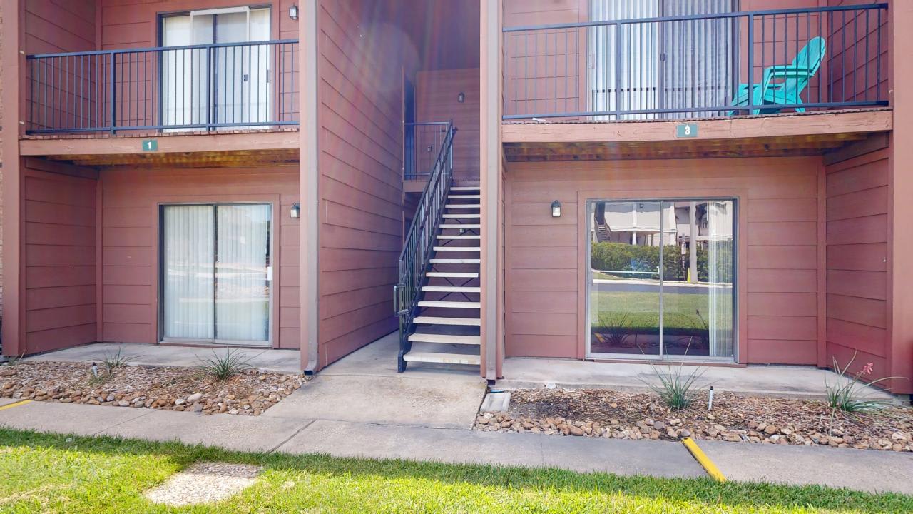 904 University Oaks Blvd Apt 3 – photo 1