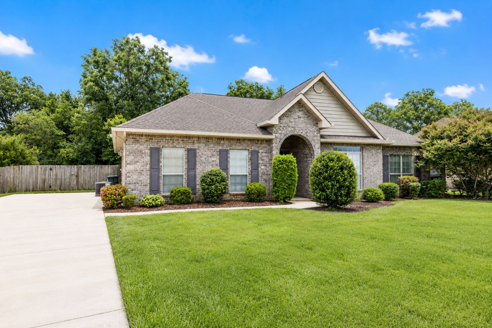 Spacious 3-Bedroom Home in Daphne – photo 2
