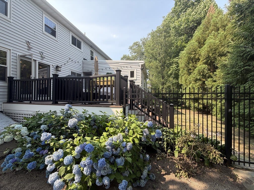 54 Noble Street – photo 2