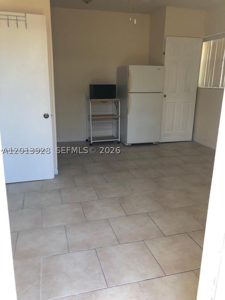 5411 Ravenswood Rd – photo 2