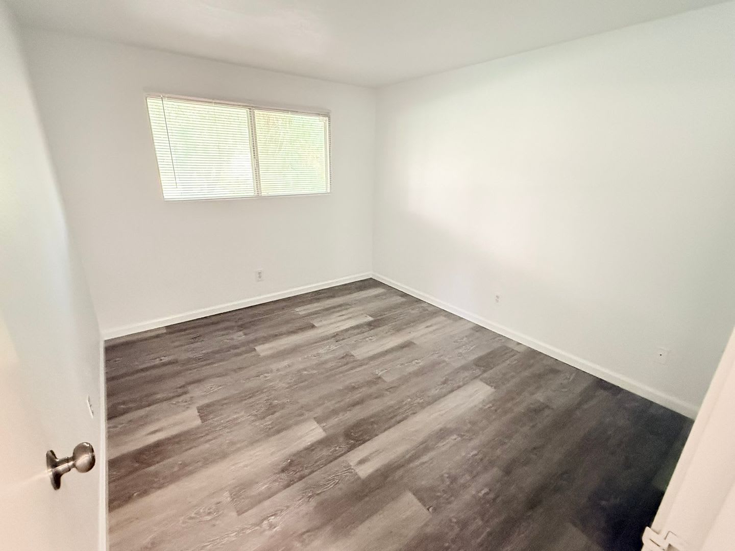 Beautifully Updated Corner Unit with Mountain Views in Palm Springs Villas I – photo 4