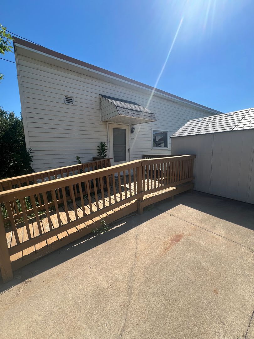 305 E Maple St – photo 2