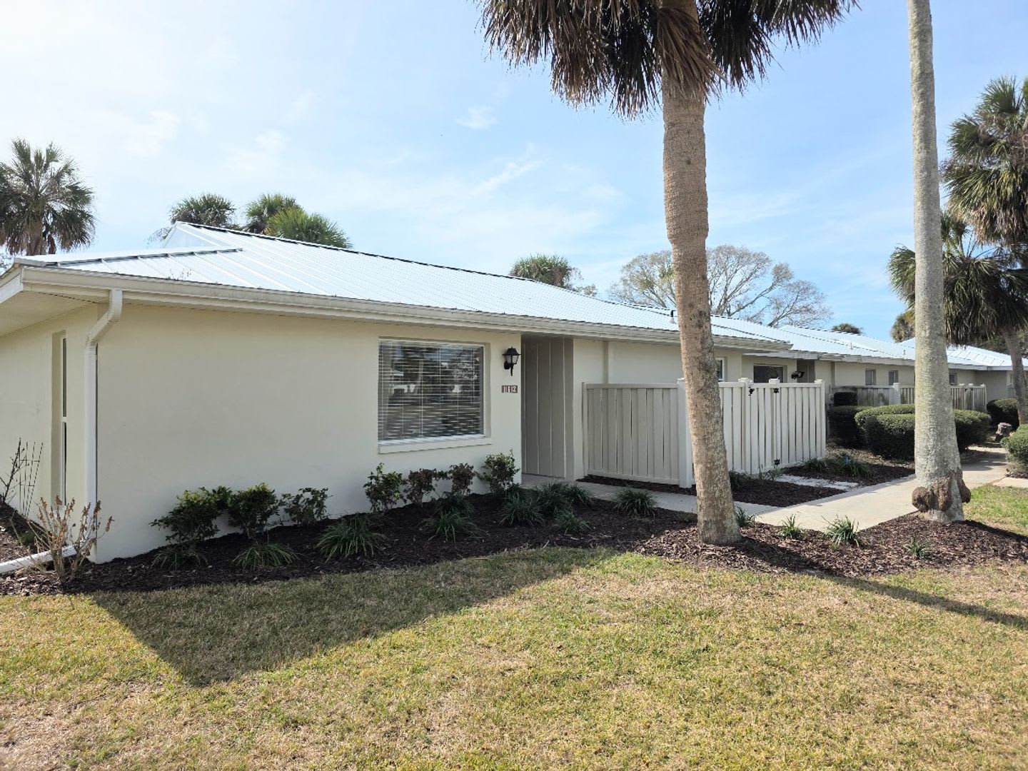 Available 10/1/2026 Beautiful 2-bedroom, 2-bath waterfront villa – photo 2