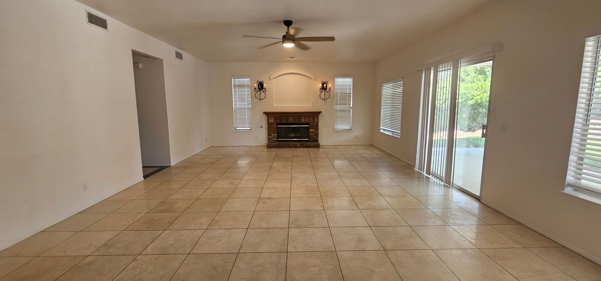 Spacious 5-bedroom, 4-bath home in Palmdale! – photo 5