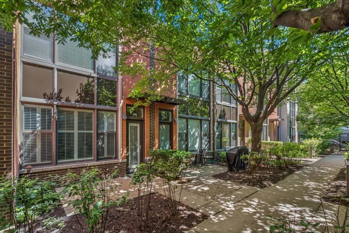 960 N Crosby Street – photo 1