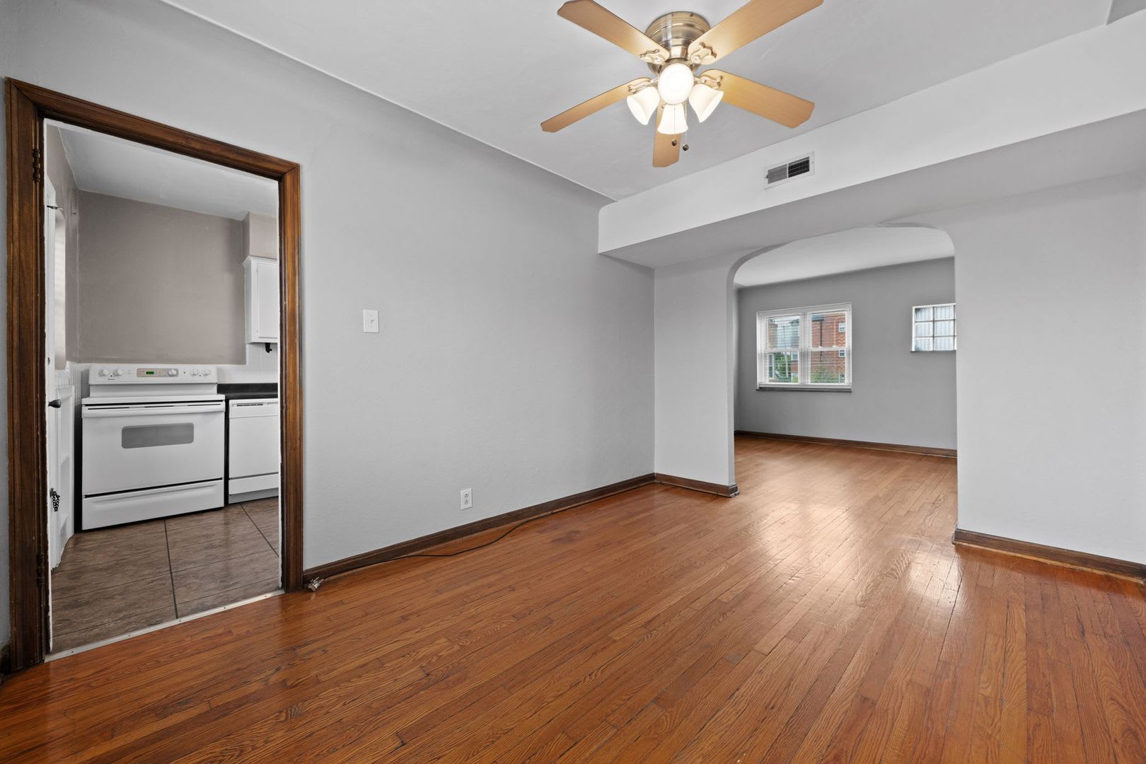 5828 Lindenwood Ave 2W Www Southcityspaces Com – photo 5