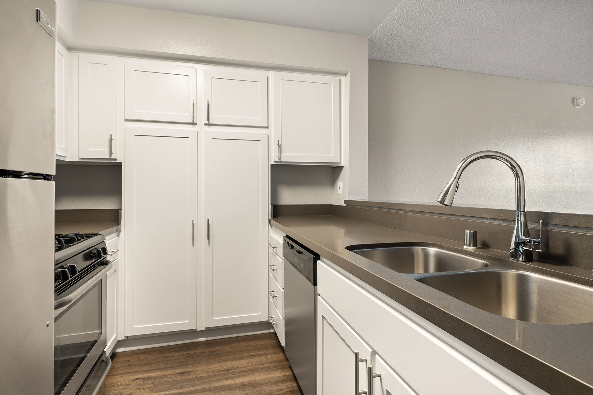4250 Coldwater Canyon Apartments – photo 4