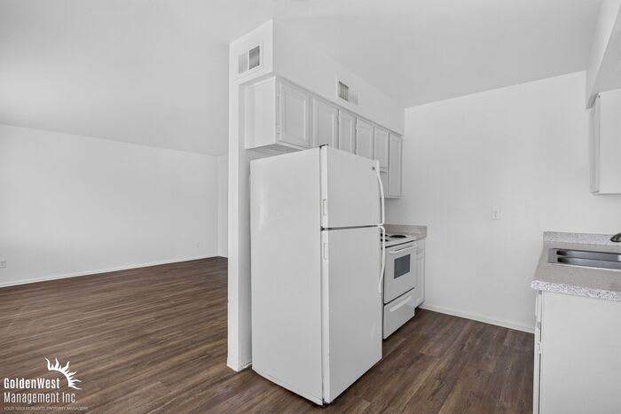 2209 West Belmont Avenue – photo 2
