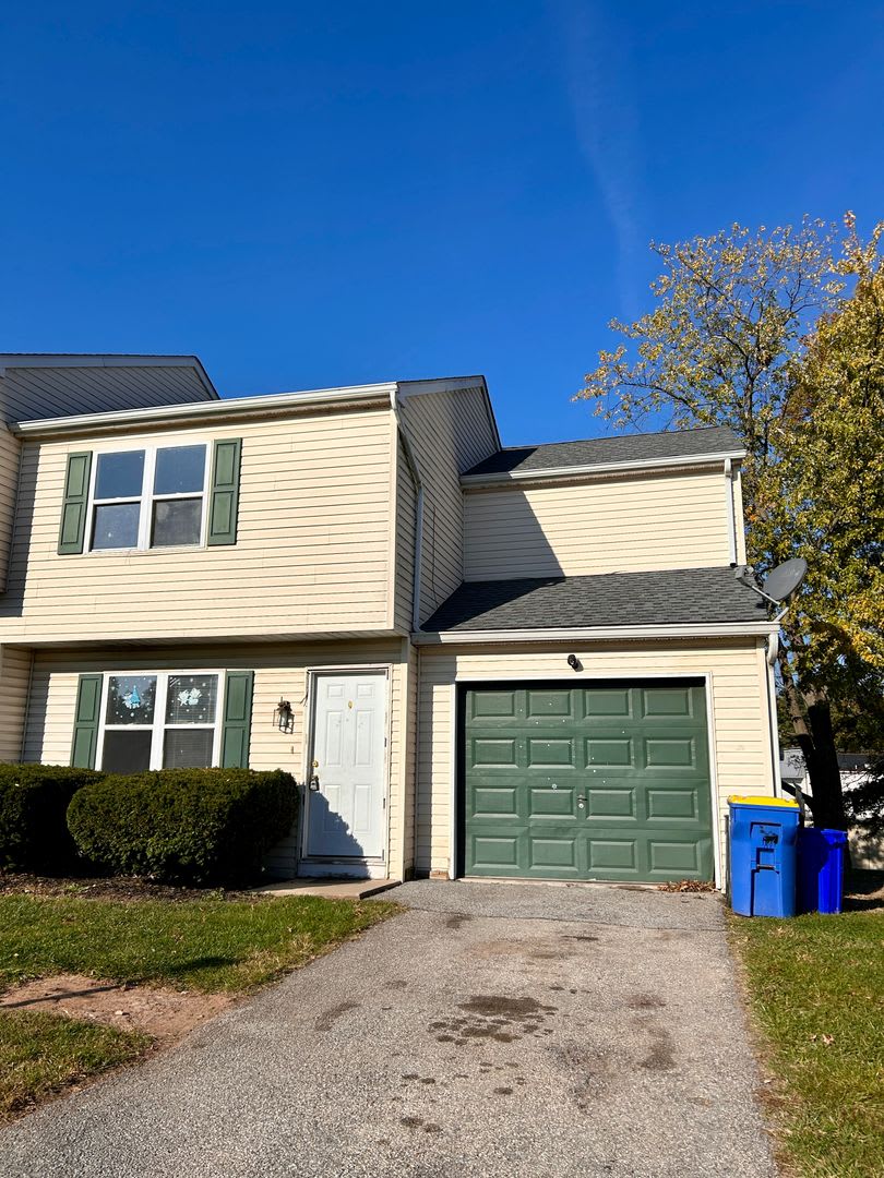 3 Bed 2 bath Townhouse In Manchester York – photo 1