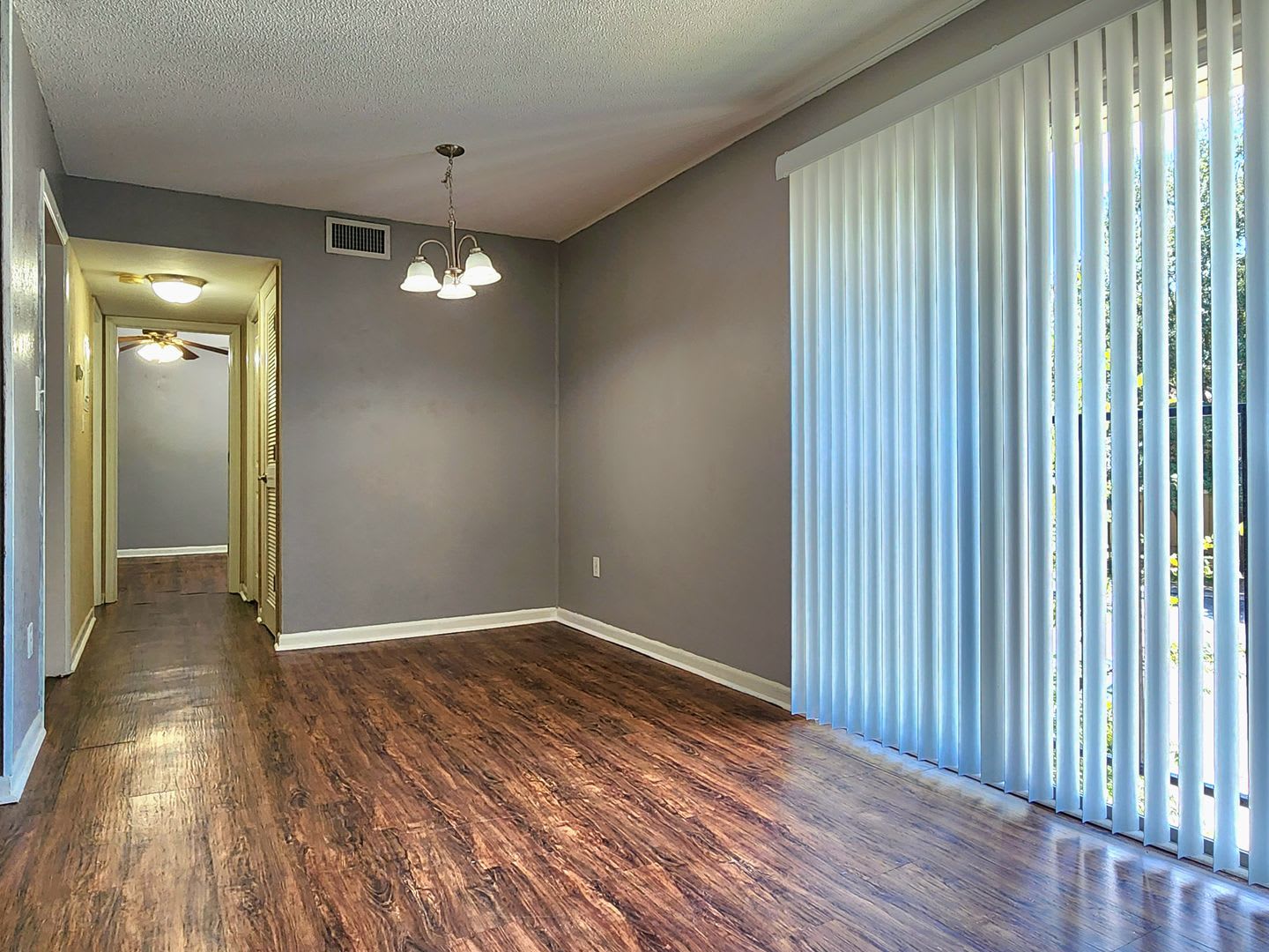 FOR RENT 1 bedroom, 1 bathroom, upper floor condo. – photo 2