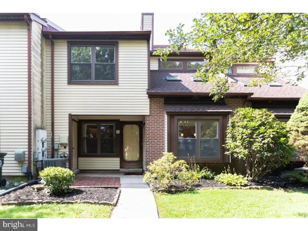 13 HEATHER COURT – photo 2