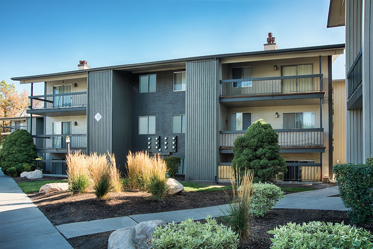 Country Lake Apartments – photo 5