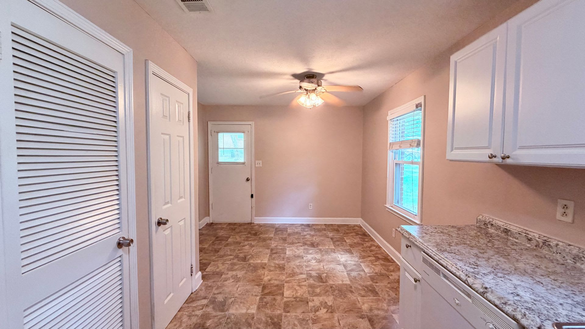 Lithia Springs 3 Bed 1 Bath Stepless Ranch Private Lot Carport – photo 4