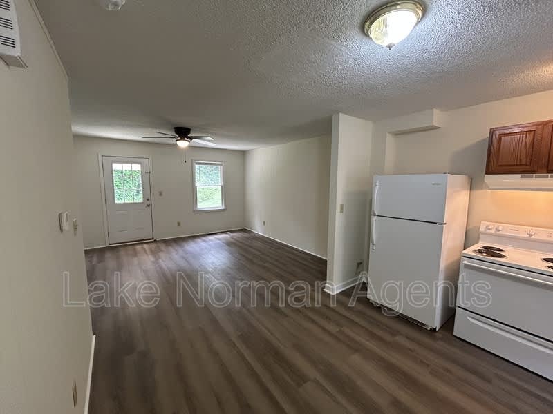 4709 Grassy Creek Rd – photo 2