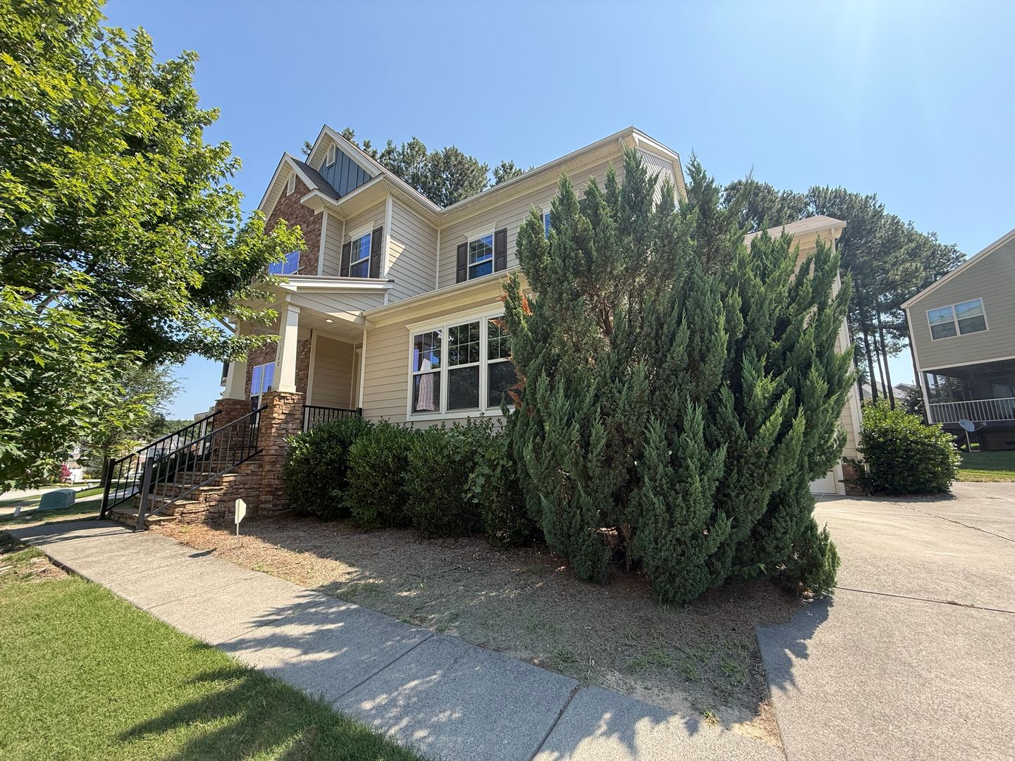 Offering Refundable Application Fees 200 Move In Promotion Spacious 4Bd 4Ba Wake Forest Home With 3 Car Garage And Large Bonus Room – photo 1
