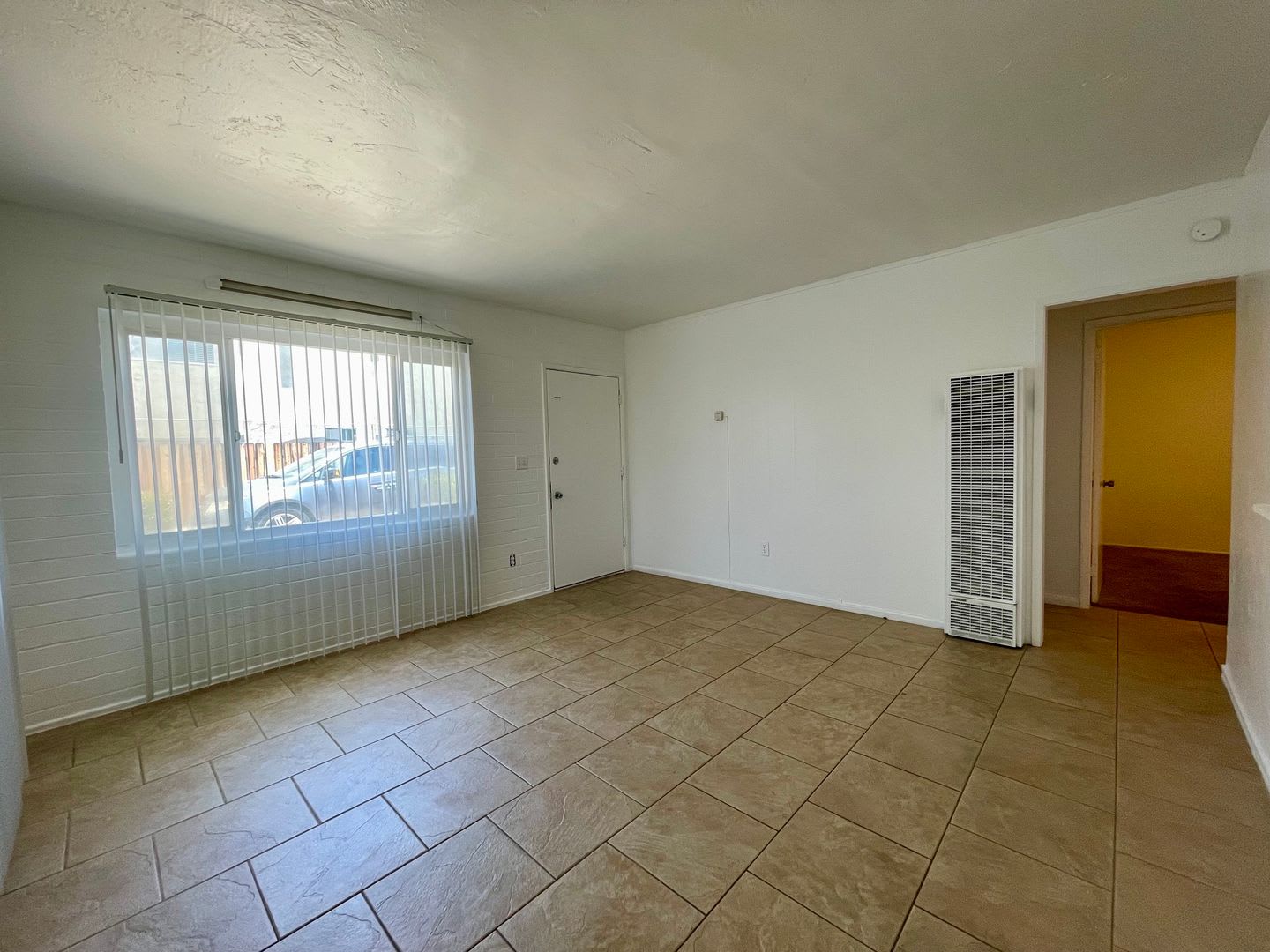 Beautiful 2 bedroom 1 bathroom with a private yard in the heart of El Cajon – photo 2