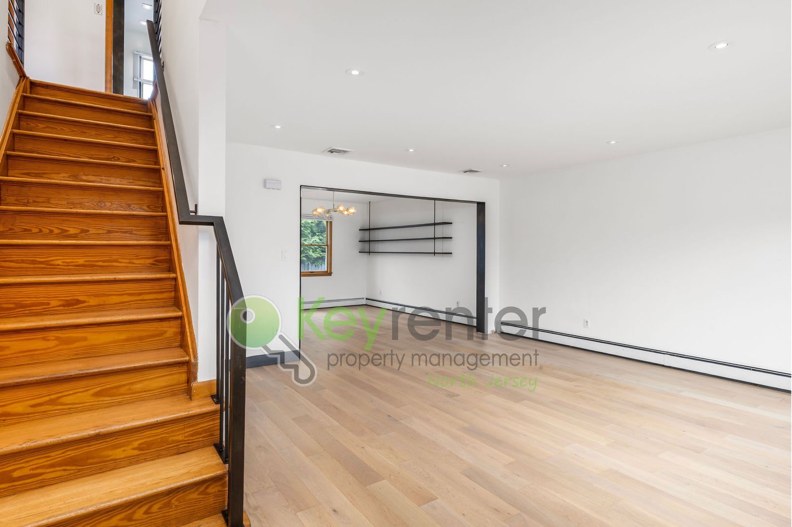Spacious 4-Bedroom Home in Maywood – photo 5