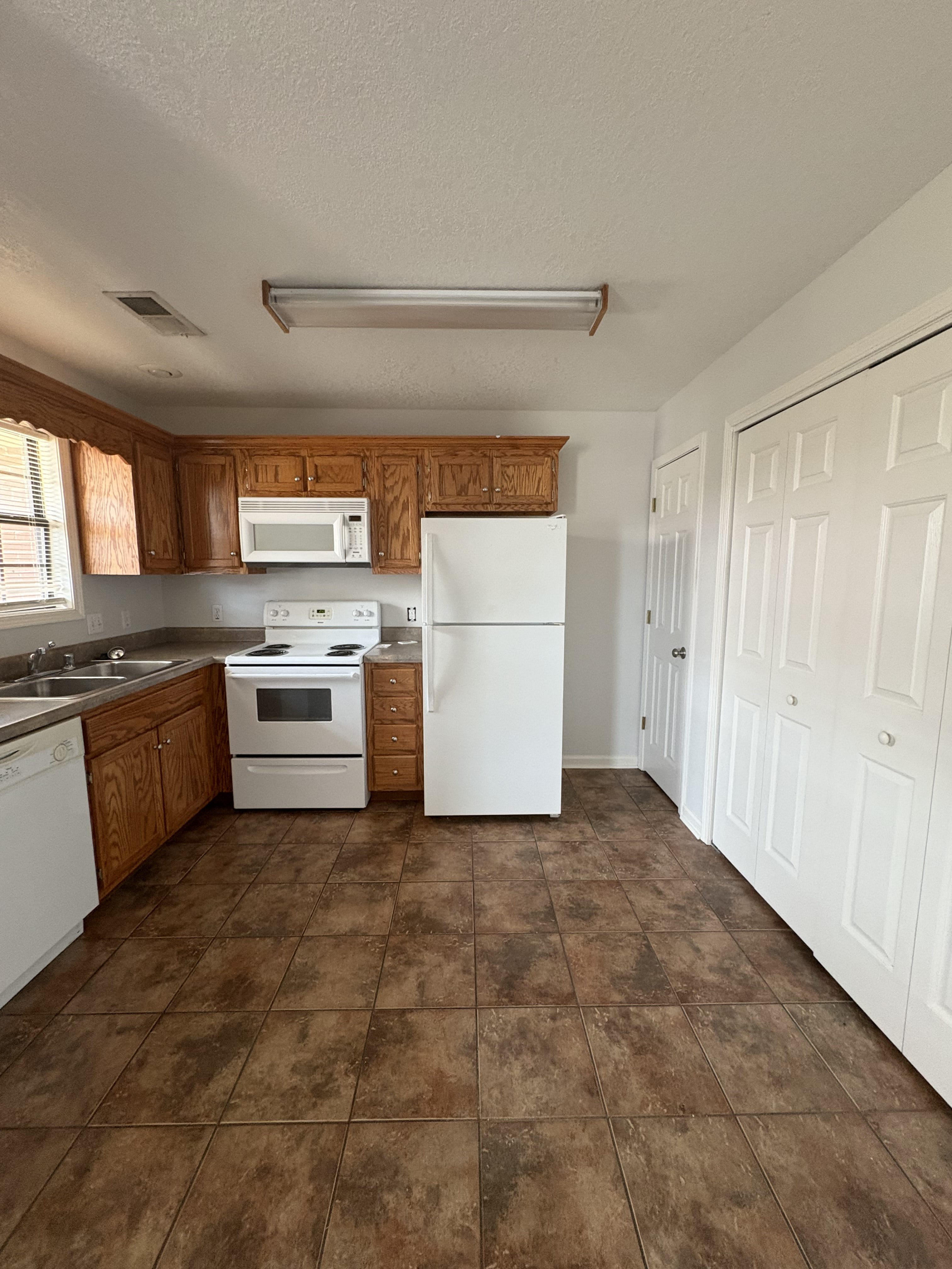 1407 Lakewood Drive – photo 3