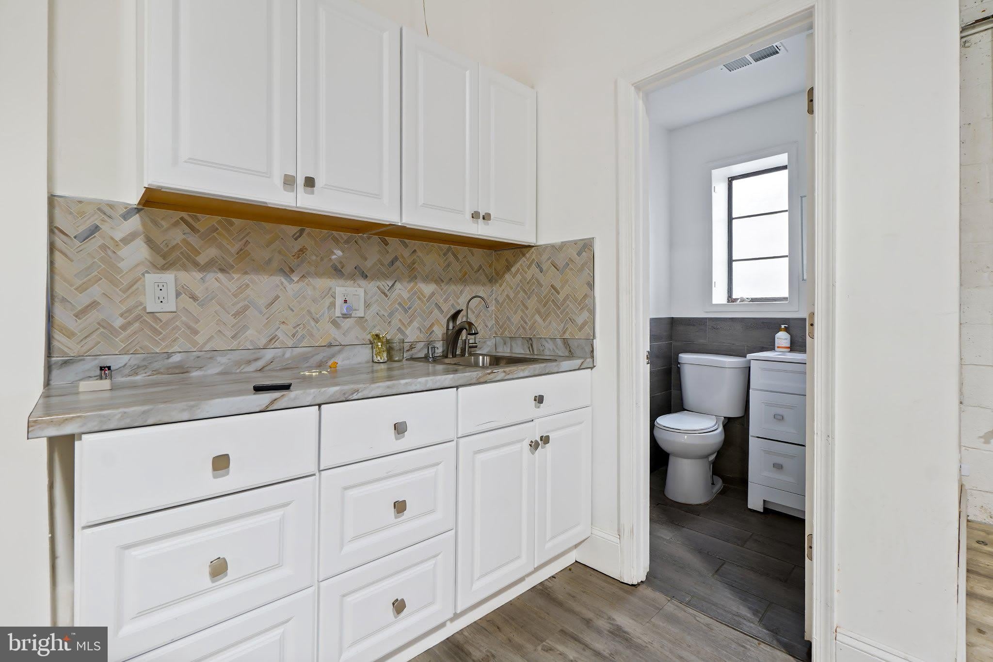 4217 HOWARD Avenue – photo 5