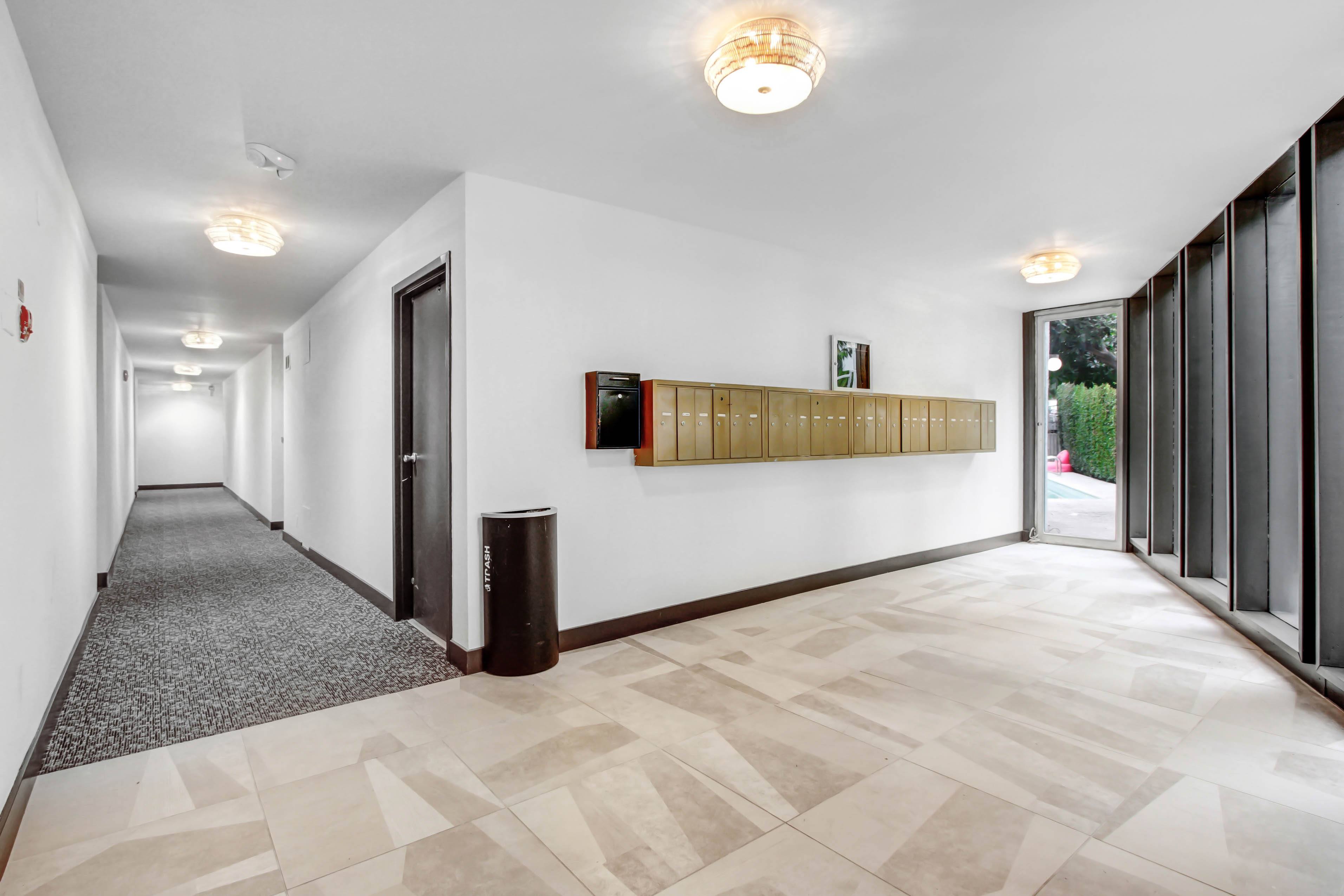 8300 De Longpre Apartments – photo 5
