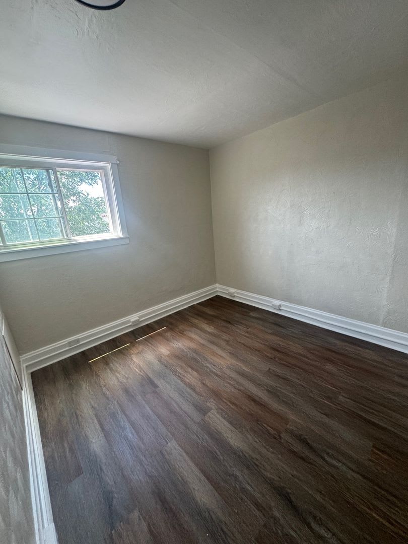 Beautifully Updated 2BR Home in McKees Rocks, Section 8 Considered!! – photo 2