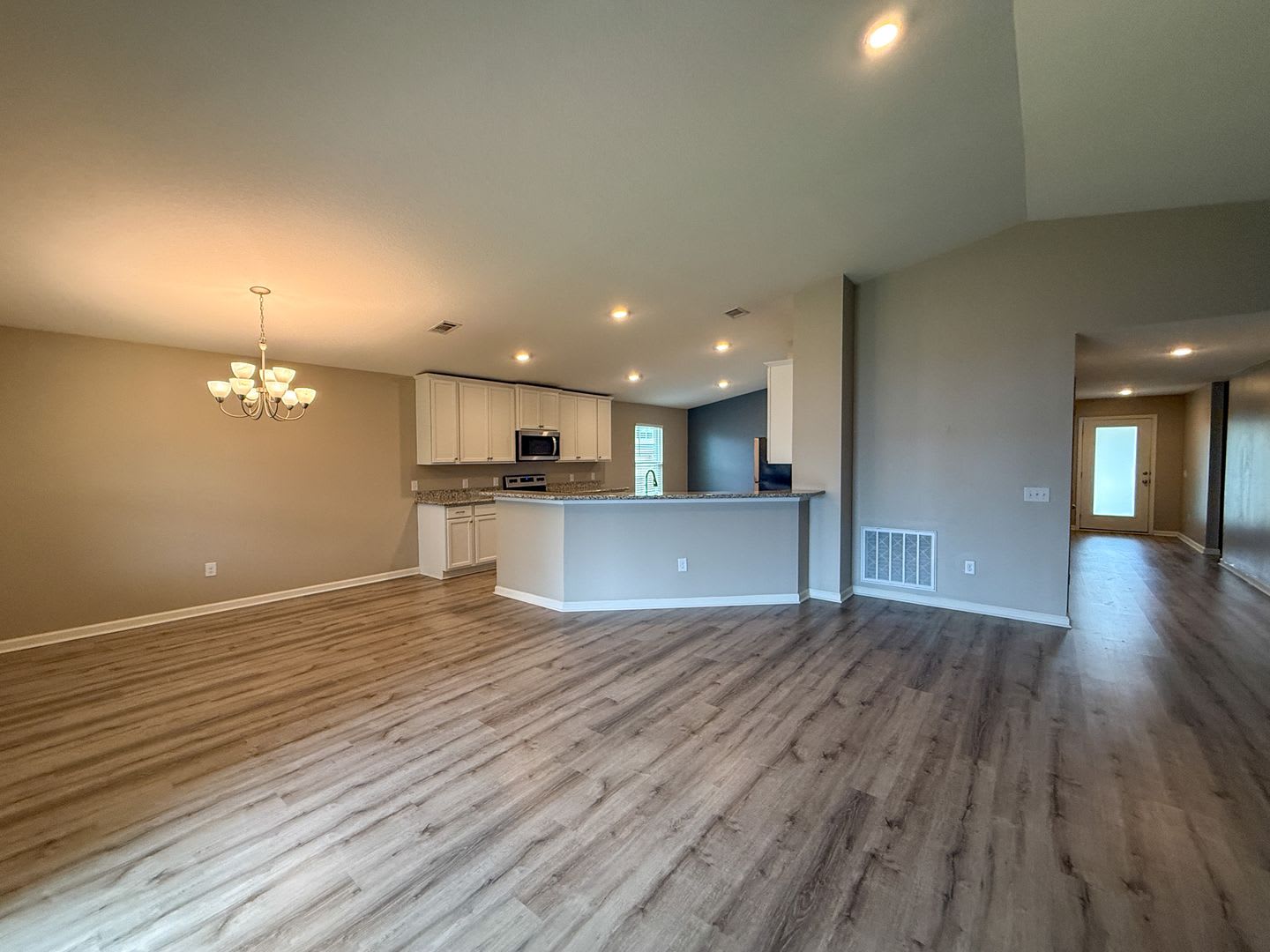 Beautiful 3 bedroom 2 bath brick craftsman home available for rent! POWER INCLUDED! – photo 2