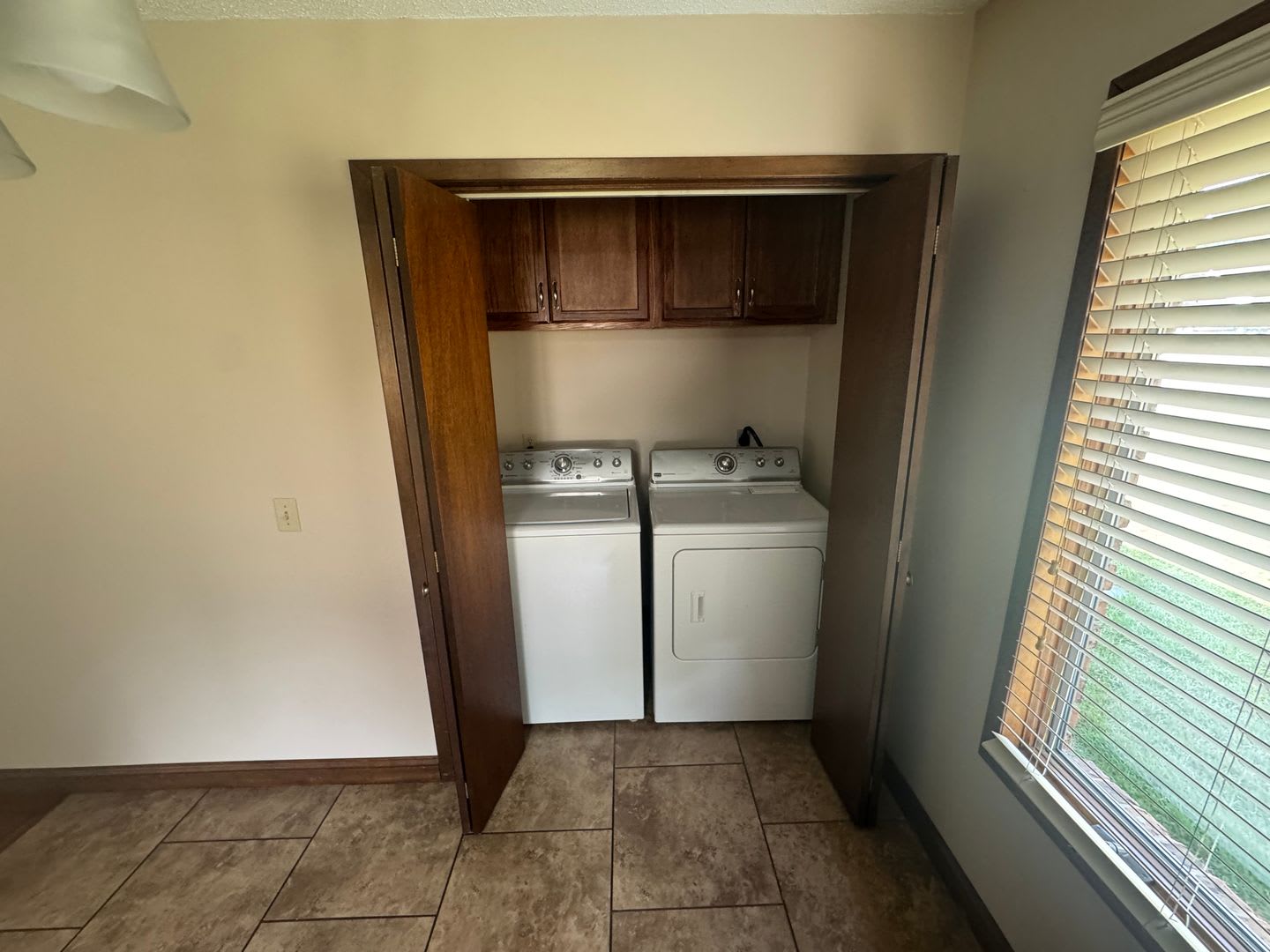 Move-In Ready! 605 E Maplewood St – photo 4