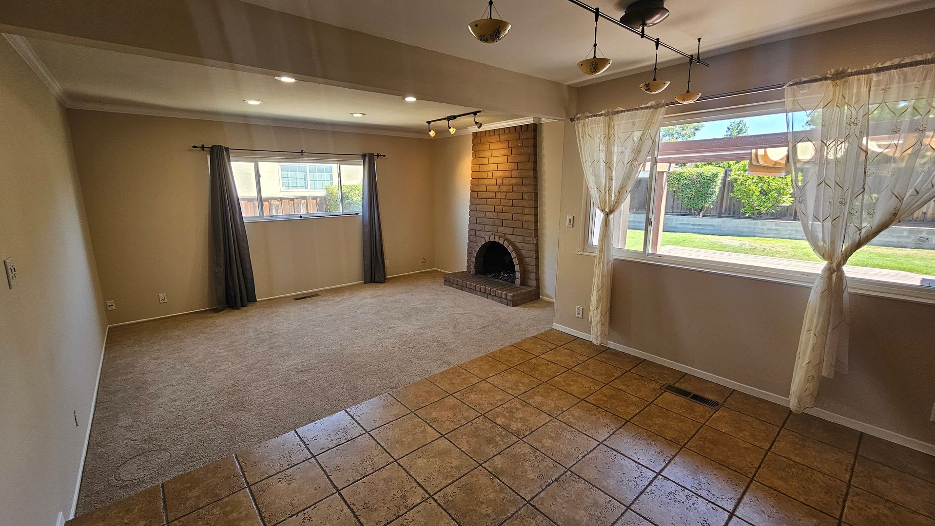 PLEASANTON SINGLE LEVEL HOUSE – photo 2