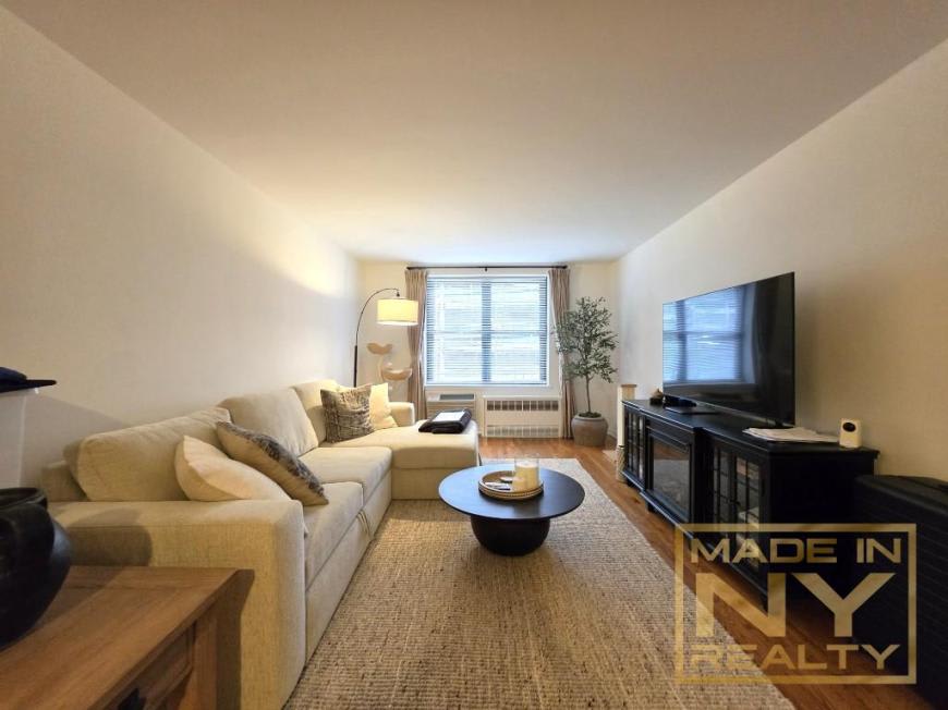 327 West 30th St – photo 1