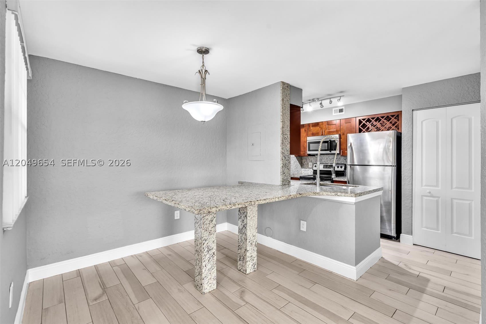 2851 N Oakland Forest Dr – photo 1