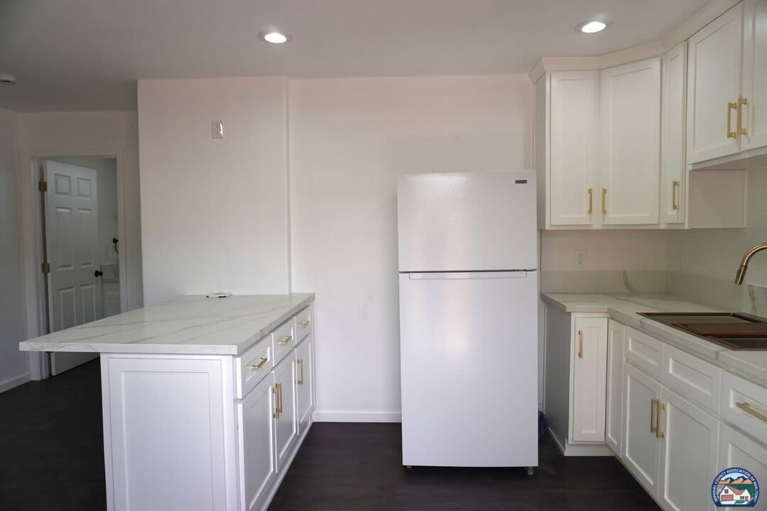 696 Yucca Dr – photo 5