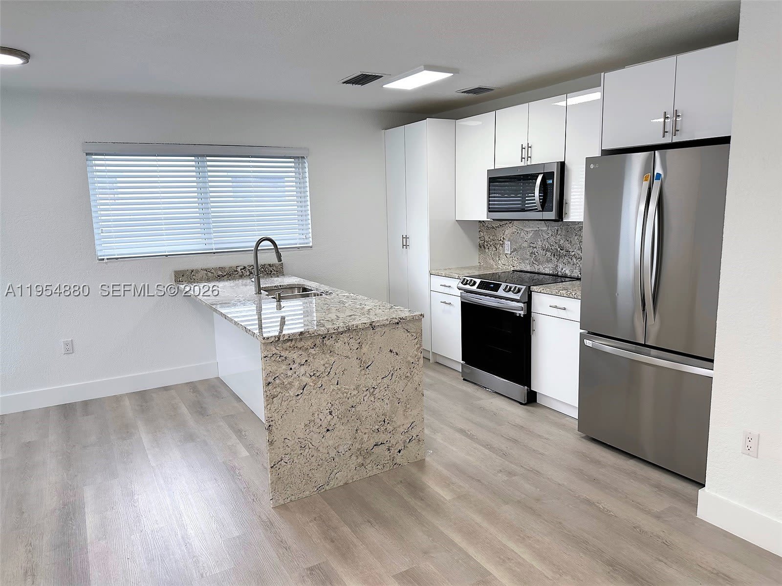 11230 SW 5th St – photo 4